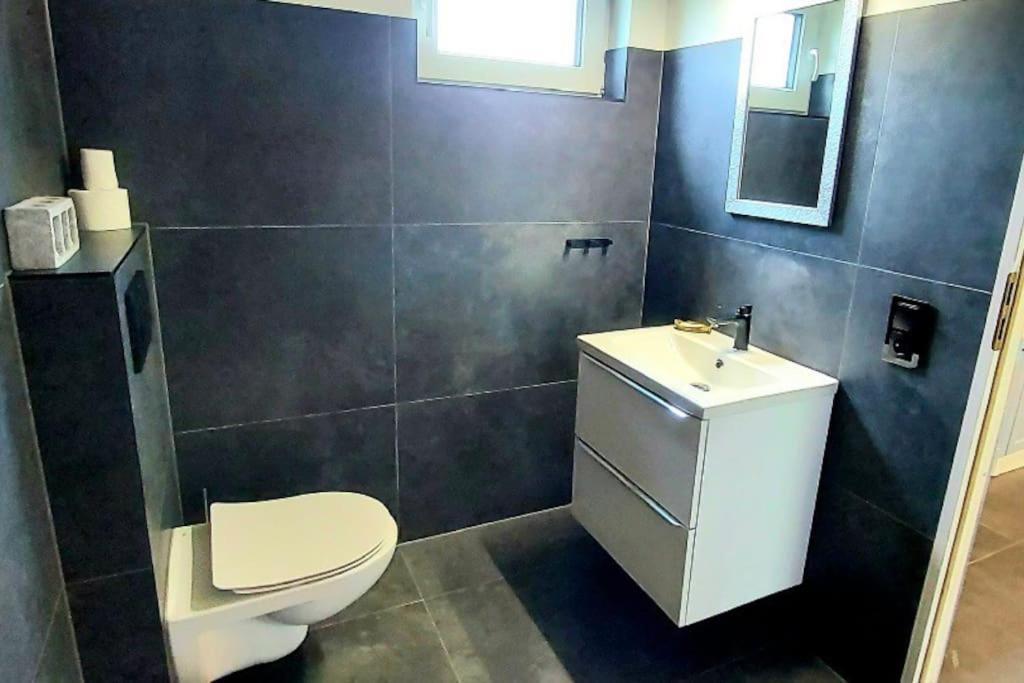 Ferienhaus“ Blaues Wunder“ Am Wasser Mit Grill Нове Варпно Екстериор снимка