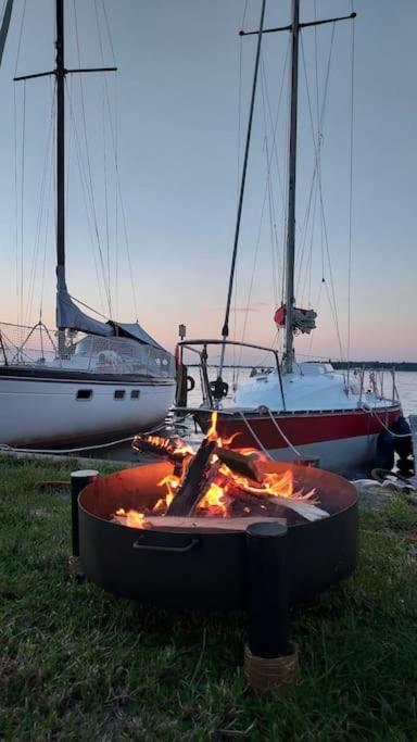 Ferienhaus“ Blaues Wunder“ Am Wasser Mit Grill Нове Варпно Екстериор снимка